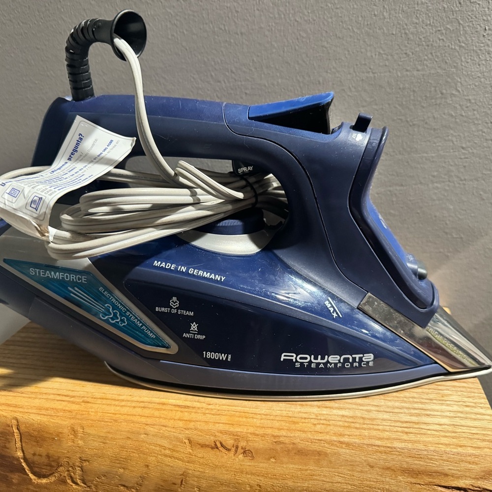 Rowen Electric Iron in Deep Blue